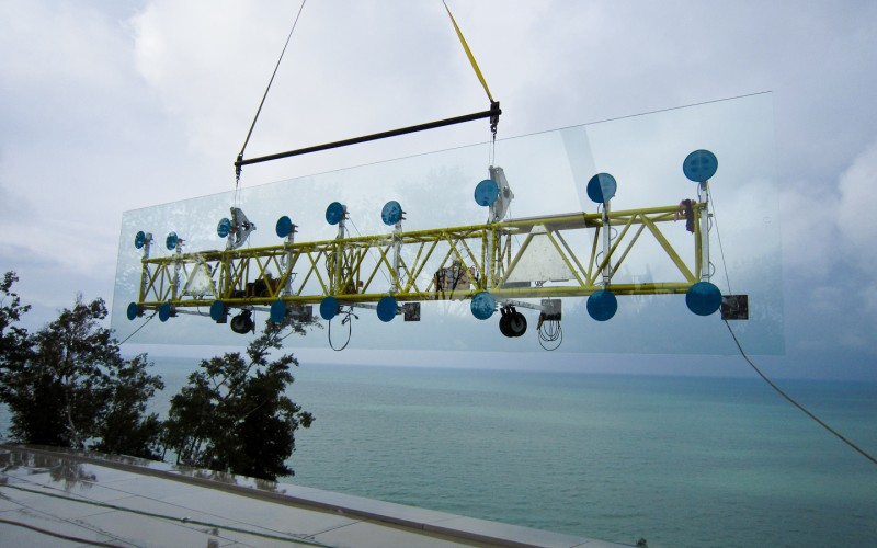 Massive Crane Installation of Giant Glass by Explore1.ca